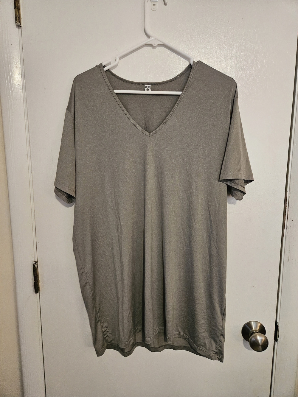 Uniqlo Women's Short Sleeve V-Neck Tee - Gray